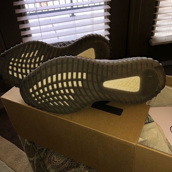YEEZY BOOST 350 V2 - Picture 4 of 6